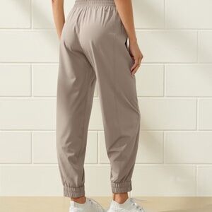 Abercrombie & Fitch YPB motion tek cargo joggers tan size small